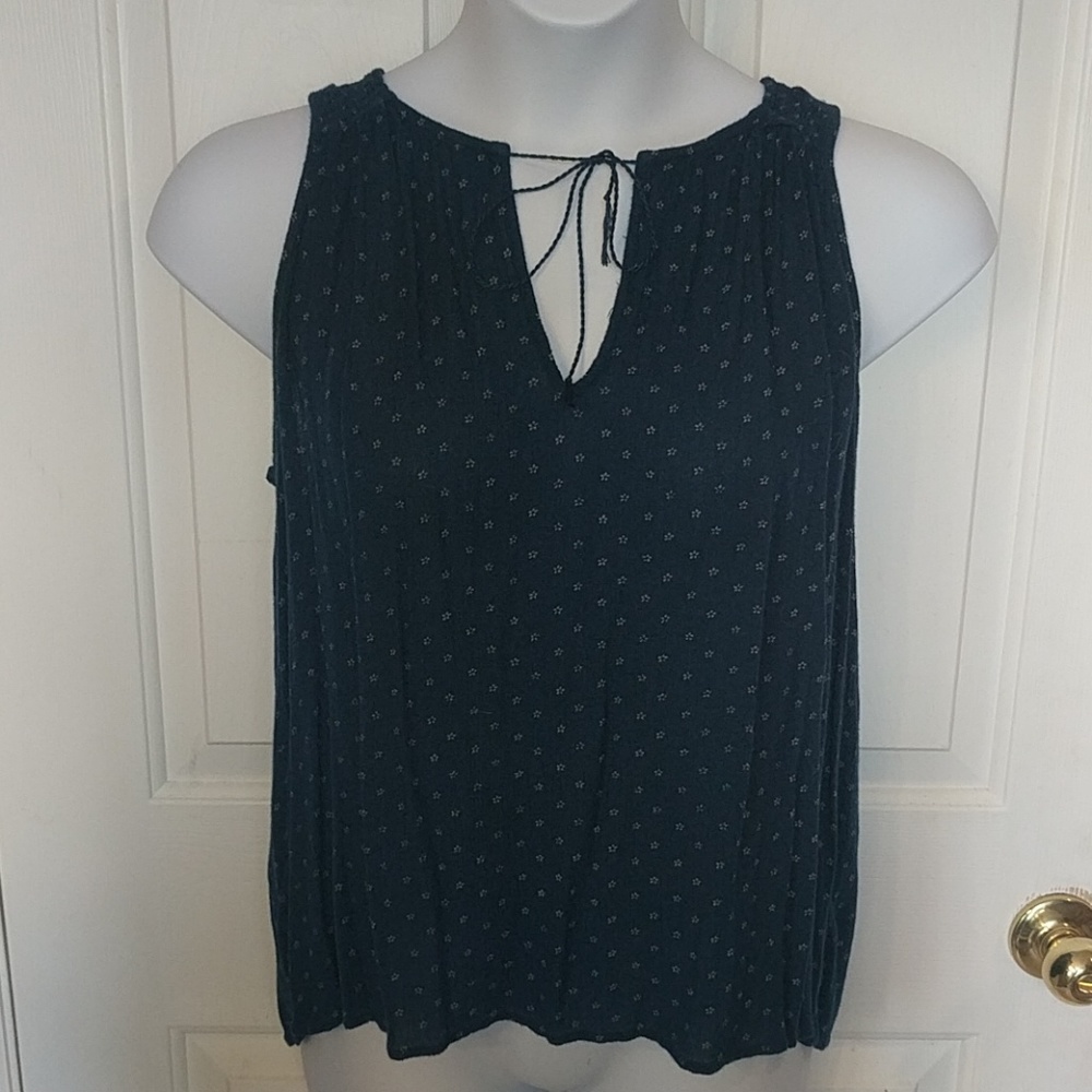 Sleeveless blue top